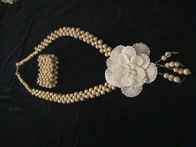 COLAR FLOR BRANCA DE RENDA DE BILRO